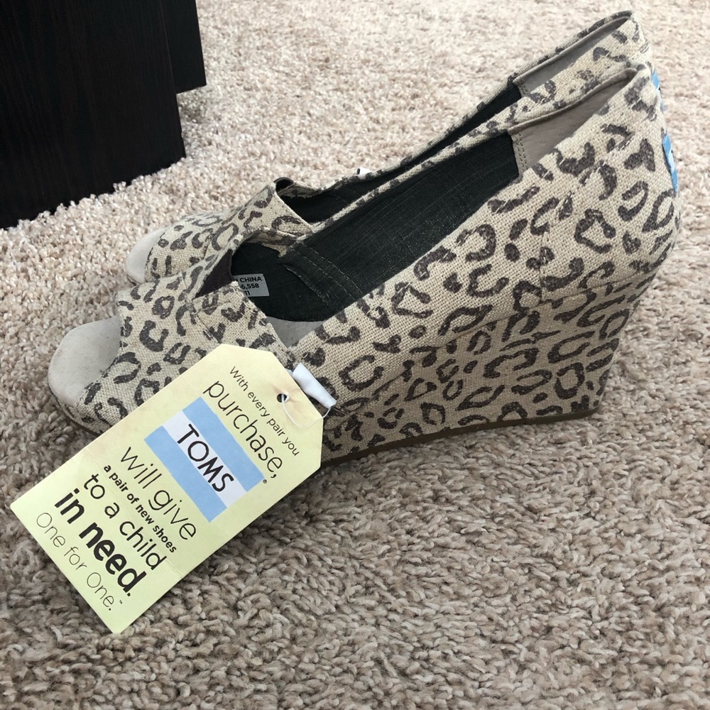 Toms leopard print wedges
